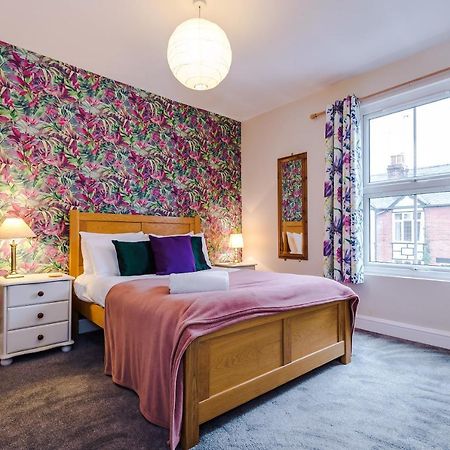 Cosy House With Garden & Parking, Sheffield Villa Esterno foto