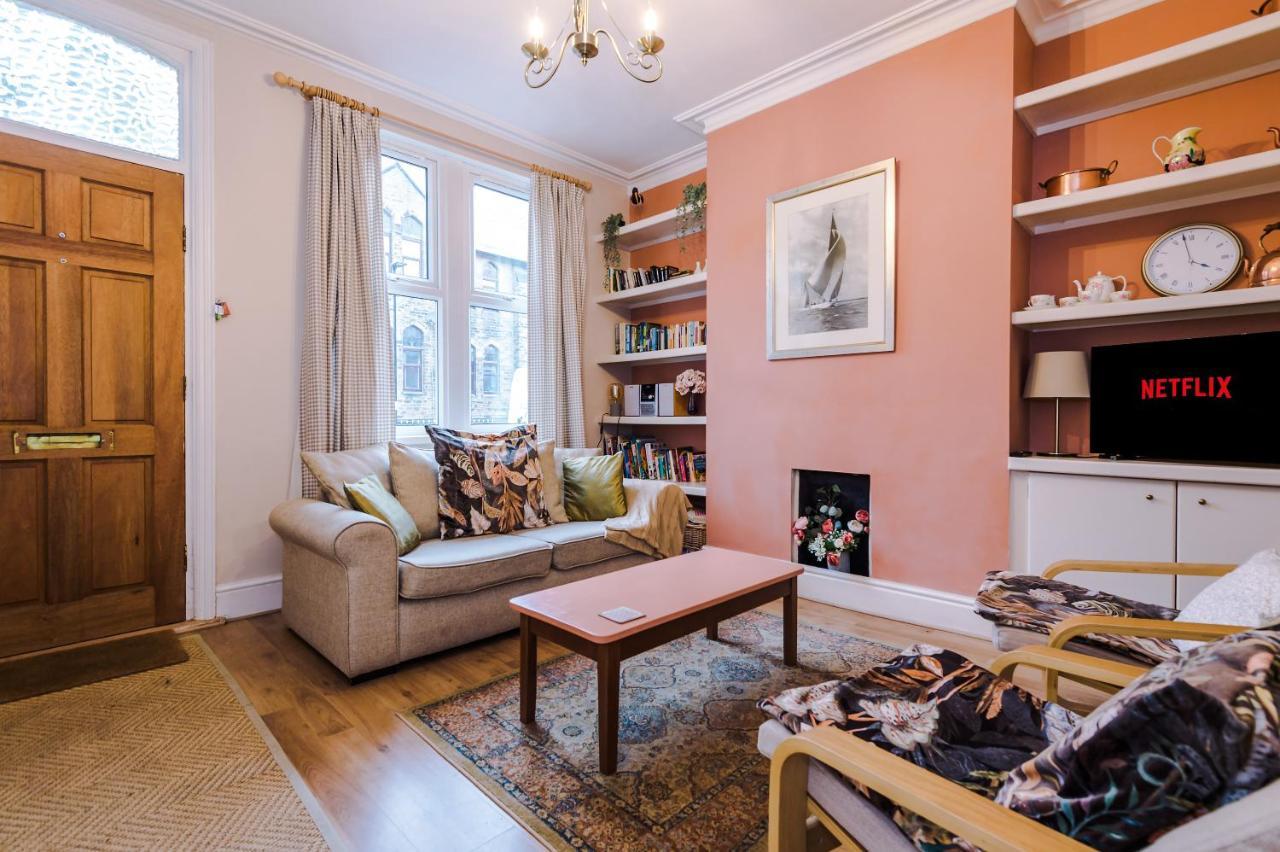 Cosy House With Garden & Parking, Sheffield Villa Esterno foto