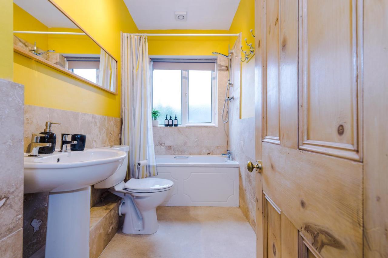 Cosy House With Garden & Parking, Sheffield Villa Esterno foto