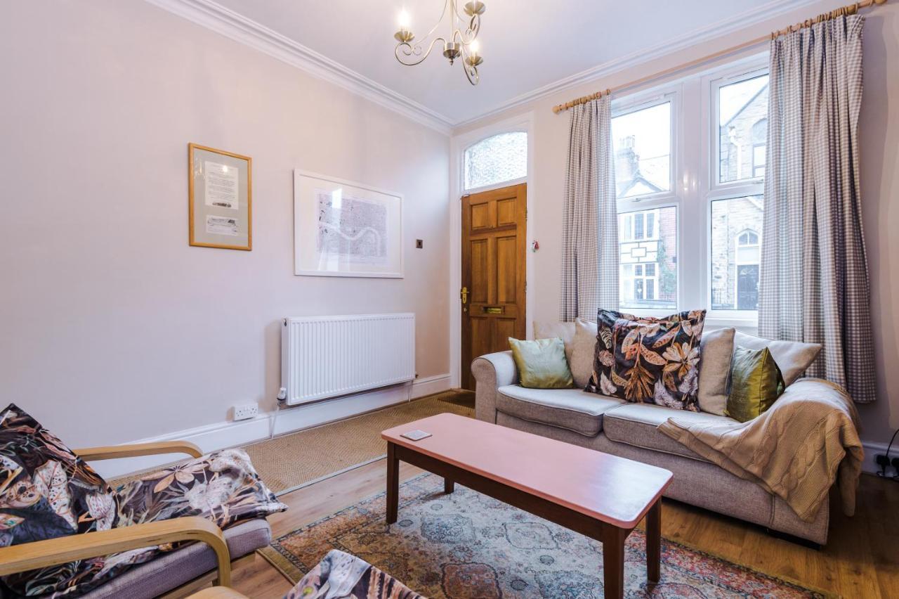 Cosy House With Garden & Parking, Sheffield Villa Esterno foto