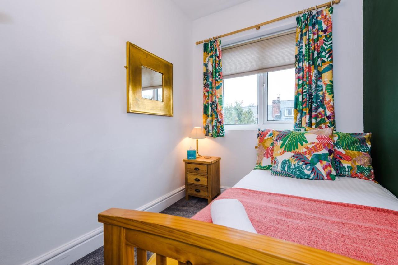 Cosy House With Garden & Parking, Sheffield Villa Esterno foto