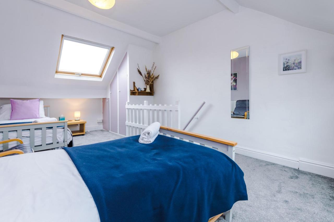 Cosy House With Garden & Parking, Sheffield Villa Esterno foto