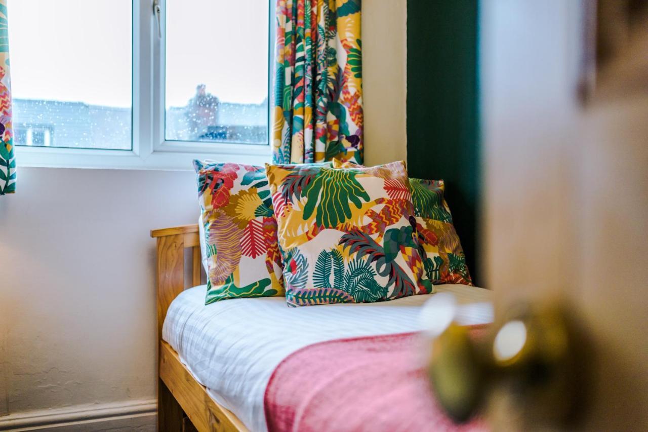 Cosy House With Garden & Parking, Sheffield Villa Esterno foto